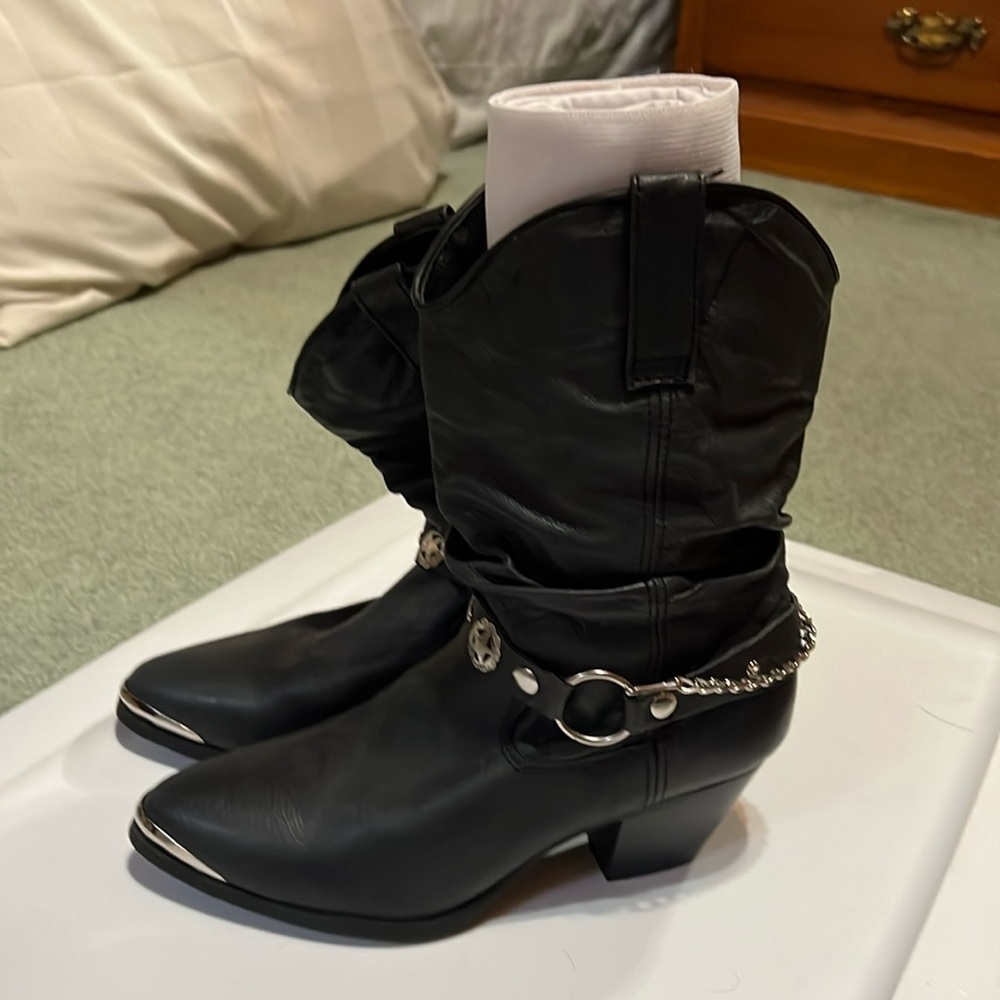 Black booties. Can be worn with or without the boot chain